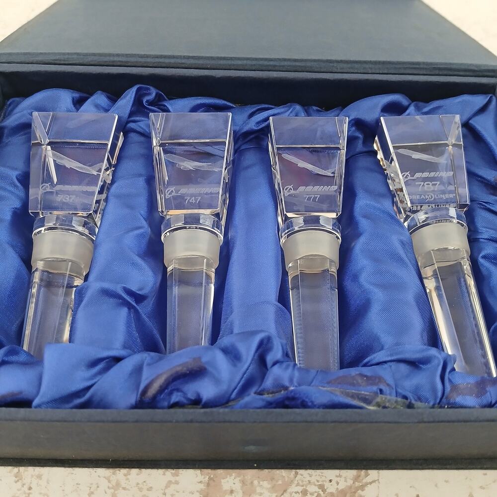 Boeing Crystal Wine Bottle Stopper Set 787 777 747 737 Aircraft Etched Glass